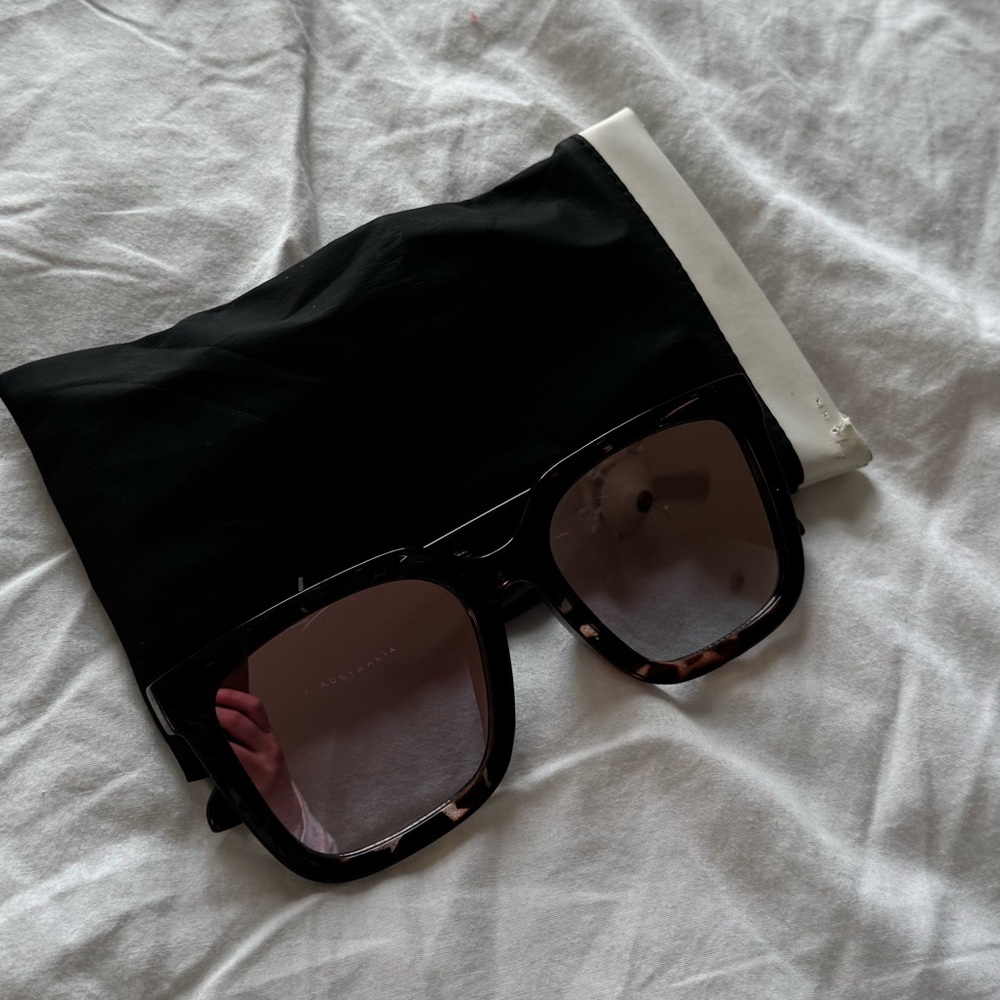 QUAY Sunglasses